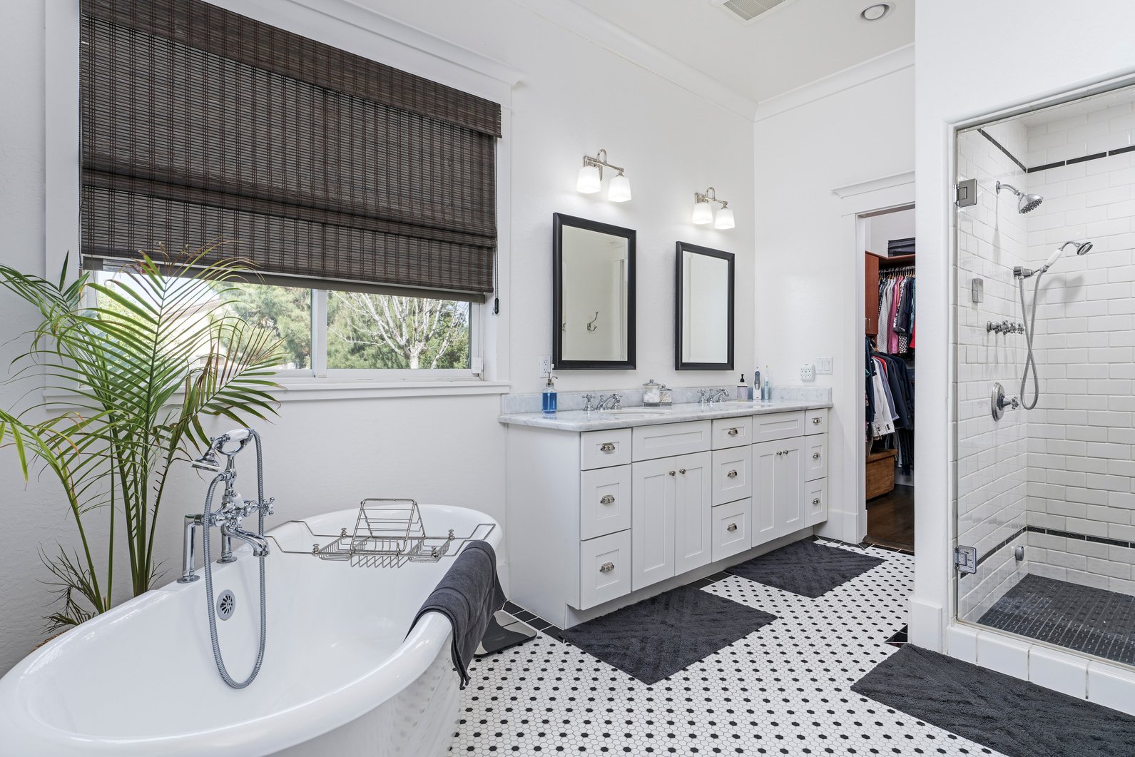 Beautiful Modern Bathroom